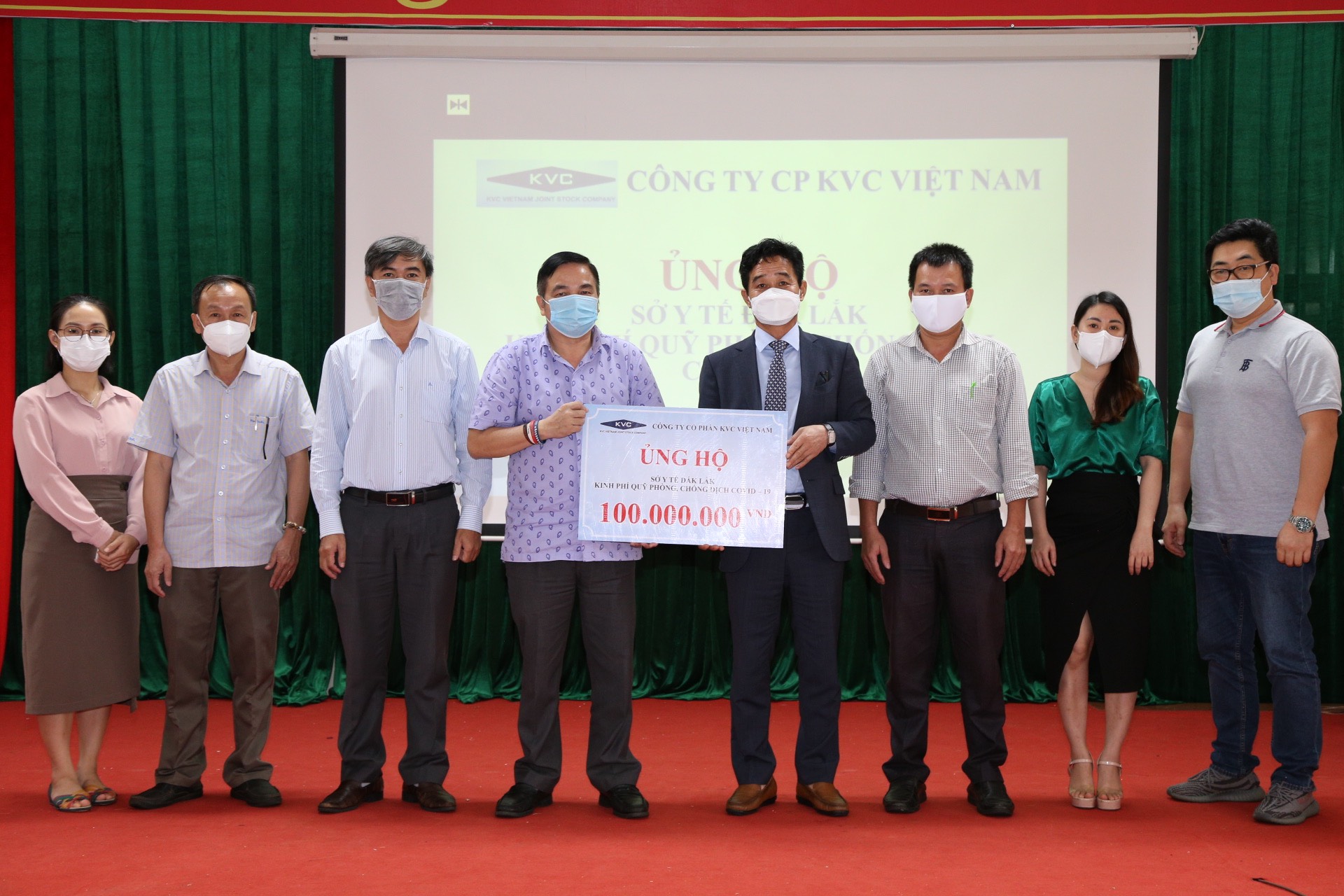 Sở Y tế tiếp nhận kinh phí ủng hộ phòng, chống dịch COVID-19