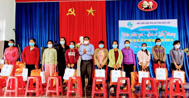 Hội Liên hiệp Phụ nữ tỉnh triển khai Chương trình “Triệu phần quà – San sẻ yêu thương”