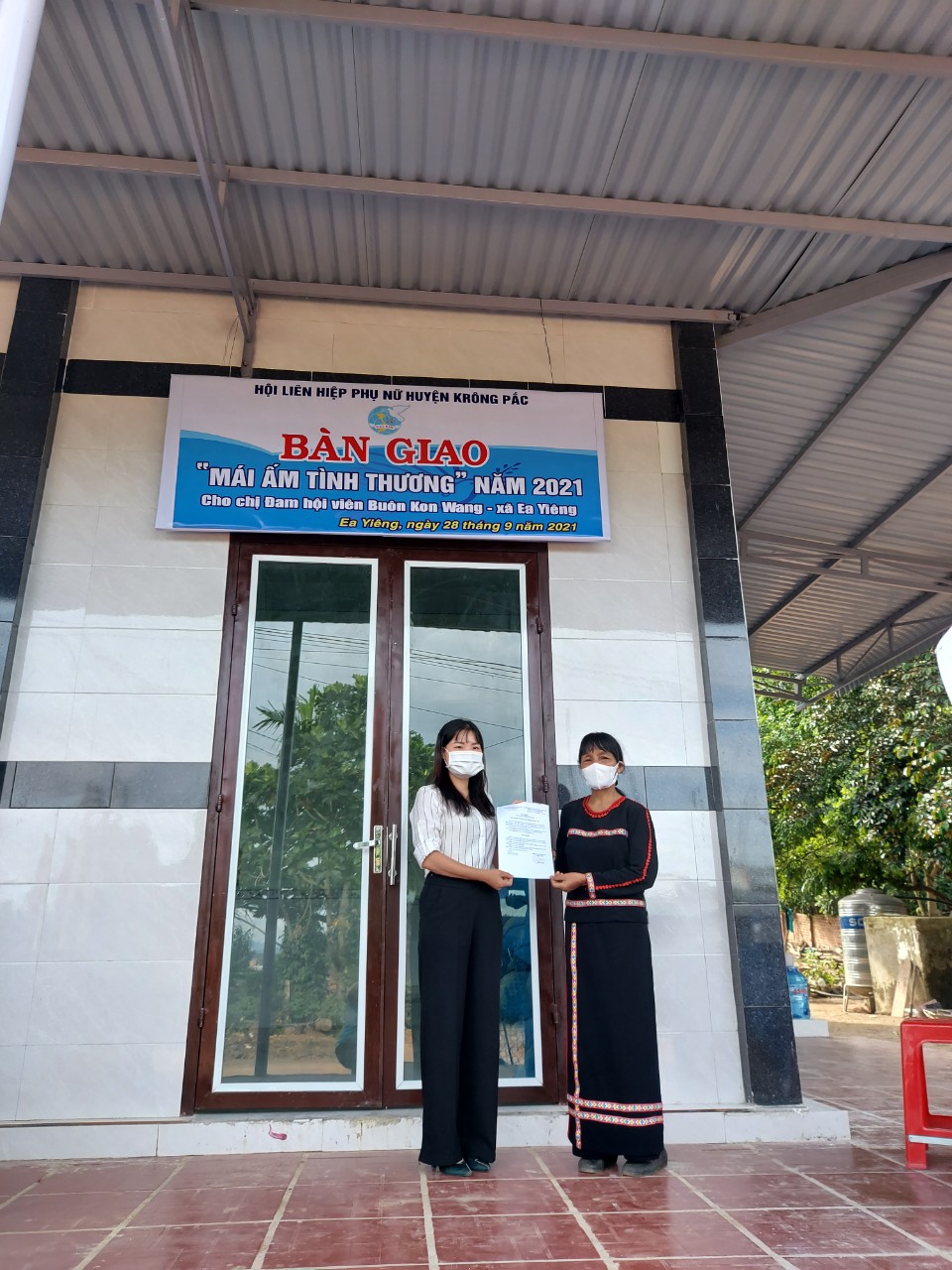 Hội Liên hiệp Phụ nữ huyện Krông Pắc bàn giao nhà “Mái ấm tình thương” cho hội viên nghèo