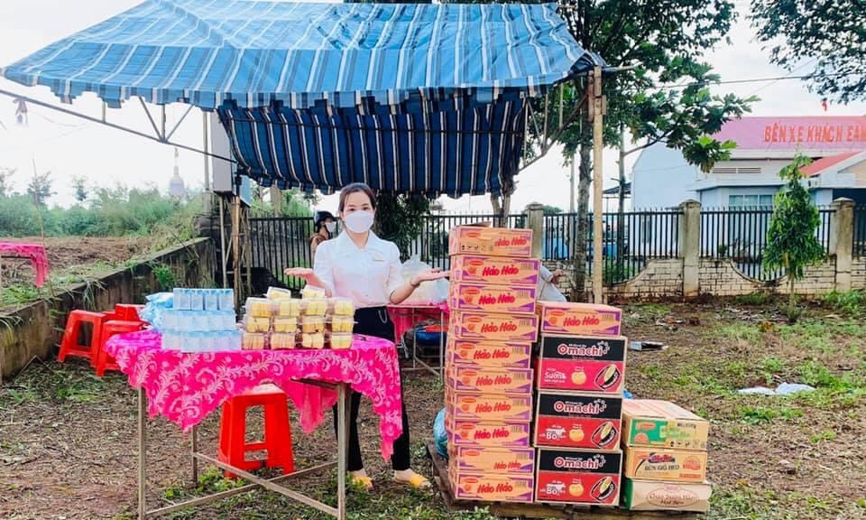 Hội Liên hiệp Phụ nữ huyện Ea H’Leo trao tặng 90 suất quà cho phụ nữ nghèo