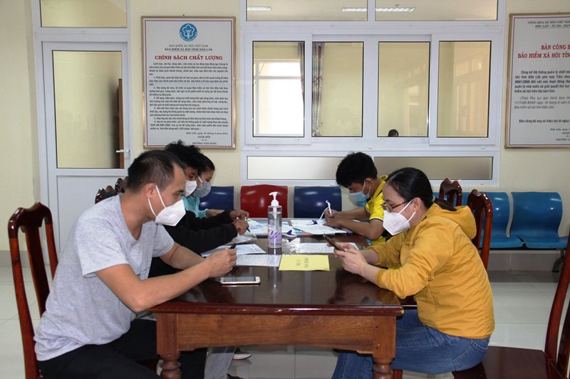 Bảo hiểm xã hội tỉnh: Tỷ lệ hồ sơ giao dịch điện tử đạt trên 62 %