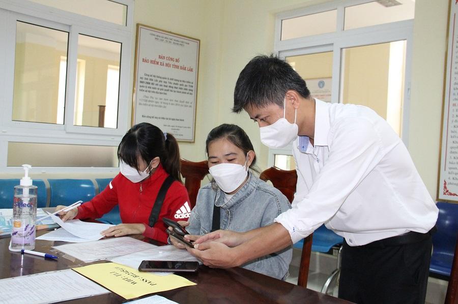 Khảo sát, đo lường sự hài lòng của cá nhân, tổ chức đối với sự phục vụ của BHXH tỉnh Đắk Lắk năm 2021