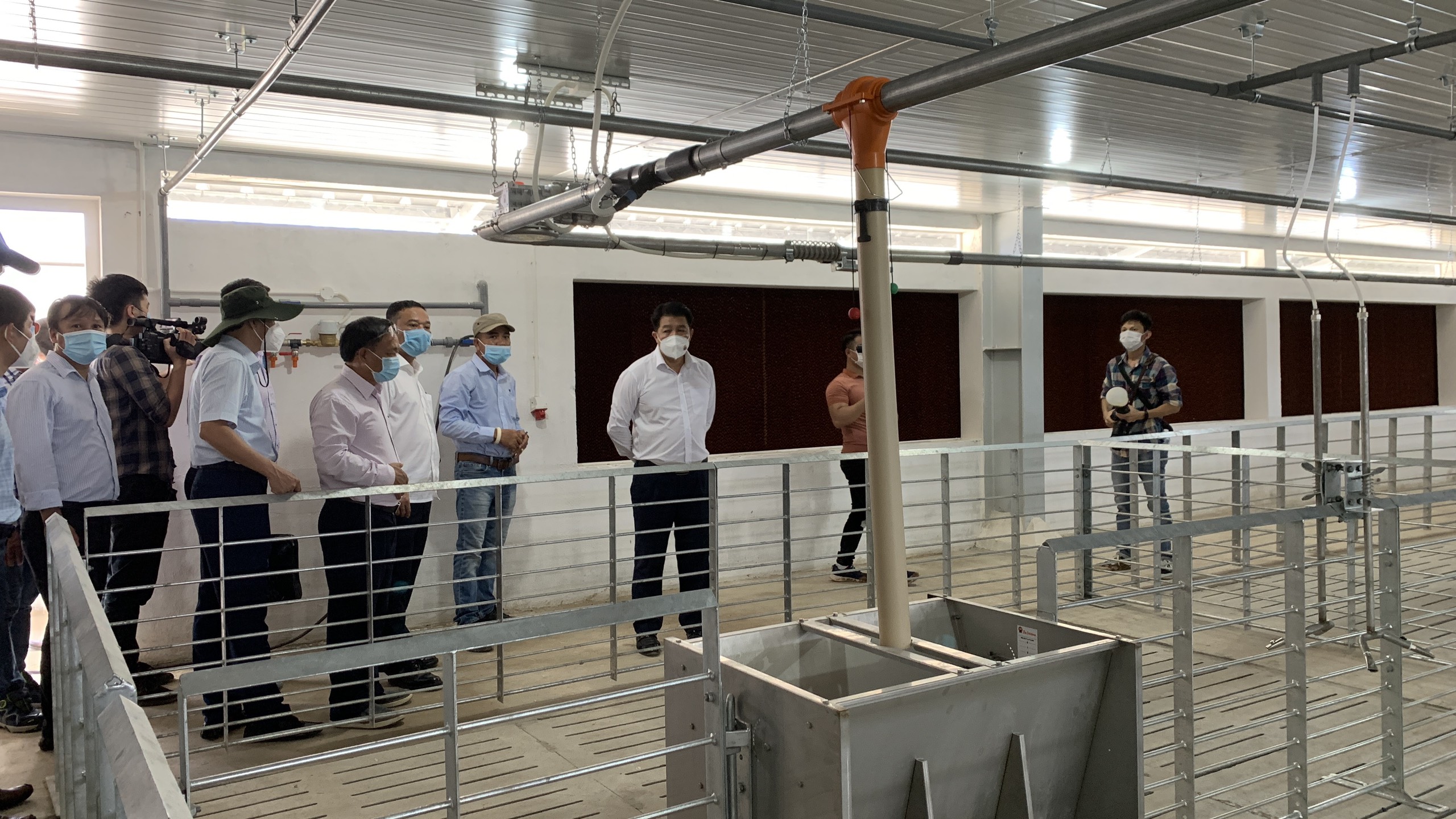 Leader of the People’s Committee of Dak Lak Province visits high-tech breeding project in Cư M’gar District