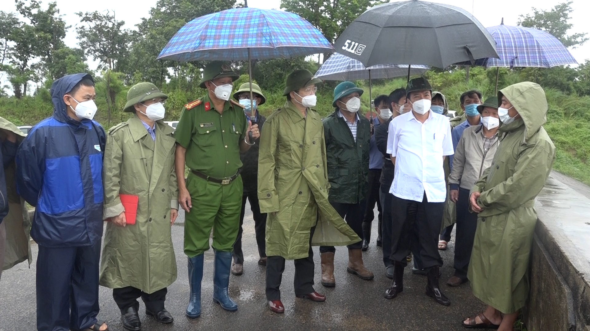 Mưa lũ ở Đắk Lắk chia cắt nhiều tuyến đường, nhiều hộ dân phải di dời