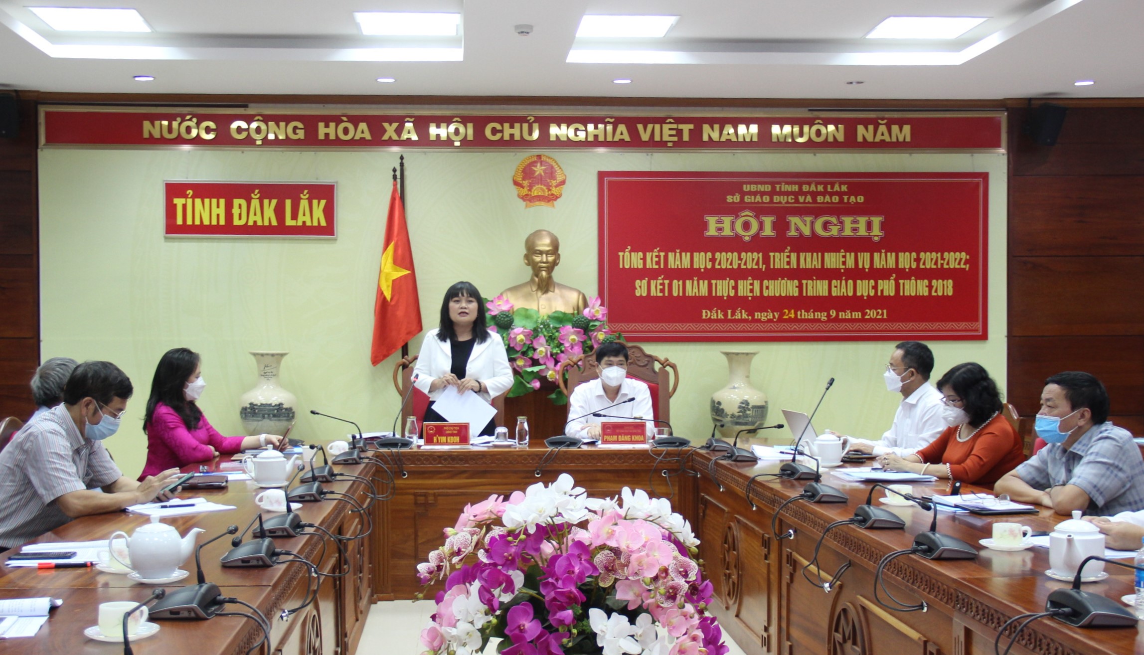 Carrying out the tasks of the 2021-2022 school year and summarizing 01 year implementing the 2018 School Educational Program