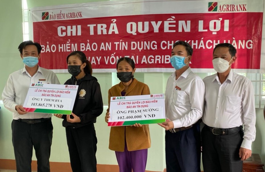 ABIC Đắk Lắk chi trả quyền lợi bảo hiểm Bảo an tín dụng cho khách hàng