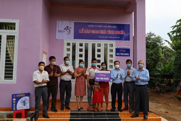 PC Đắk Lắk bàn giao 02 căn nhà tình nghĩa tại huyện Cư Kuin
