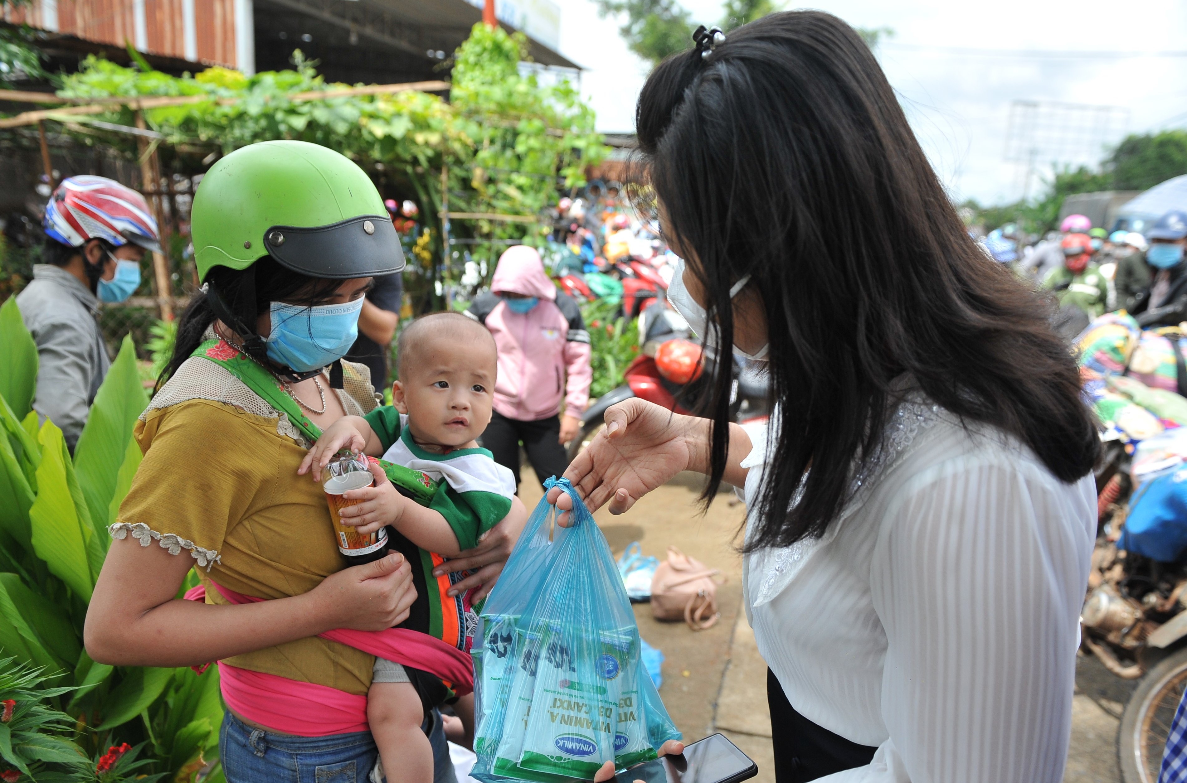 Dak Lak receives nearly 3,000 people returning to the province