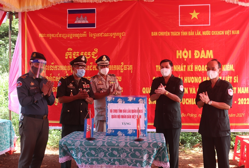 Đắk Lắk và Mondulkiri ký kết triển khai phối hợp tìm kiếm, quy tập hài cốt liệt sĩ năm 2022