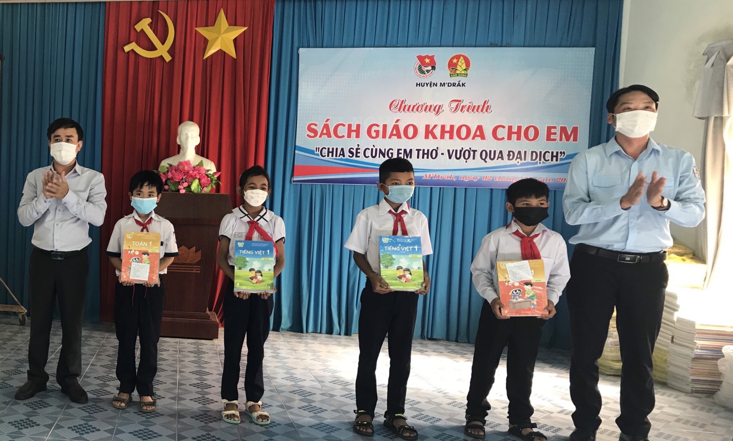 Huyện đoàn M'Drắk tổ chức các hoạt động hướng về cơ sở