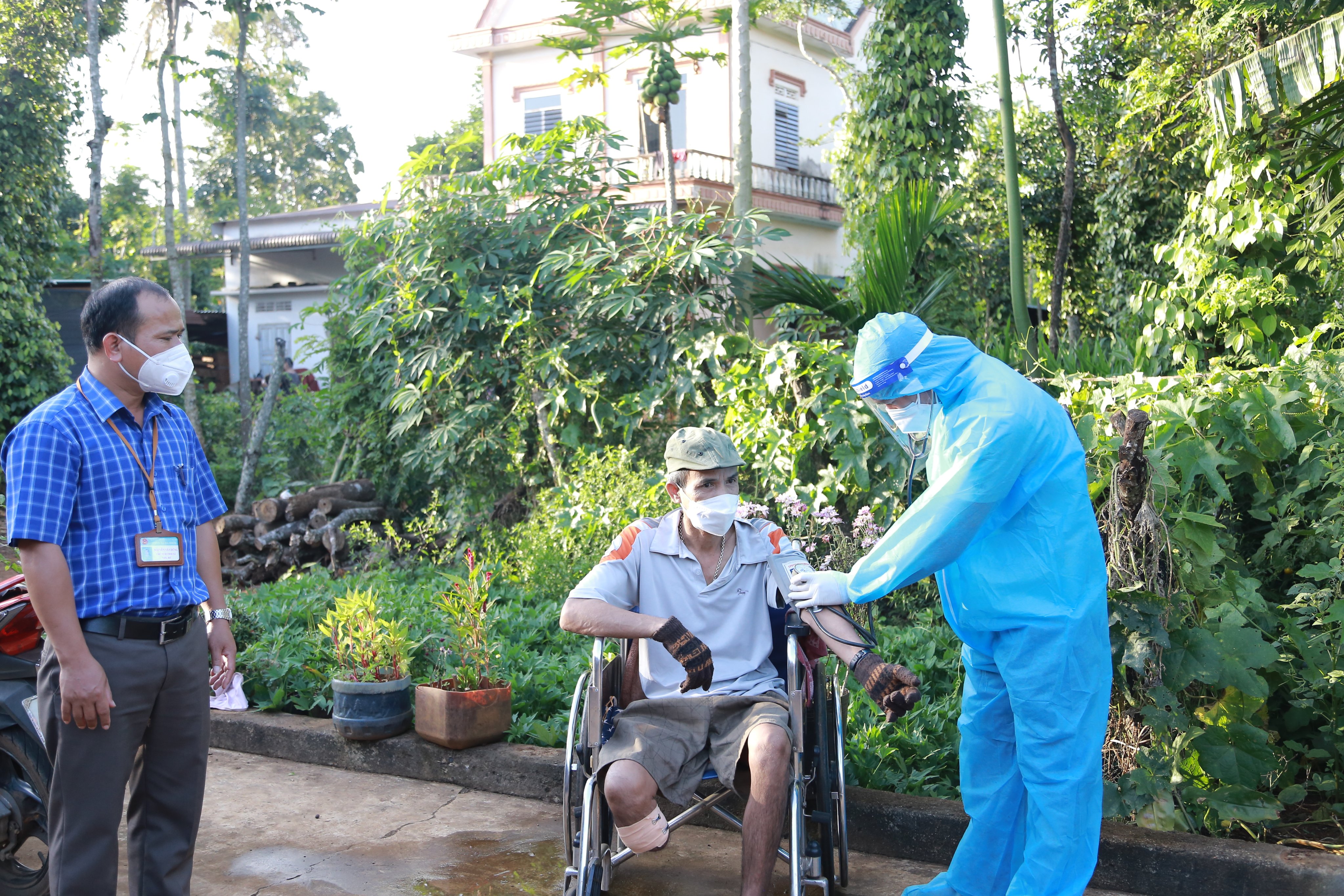 Đẩy mạnh tiêm chủng toàn diện vắc xin phòng COVID-19