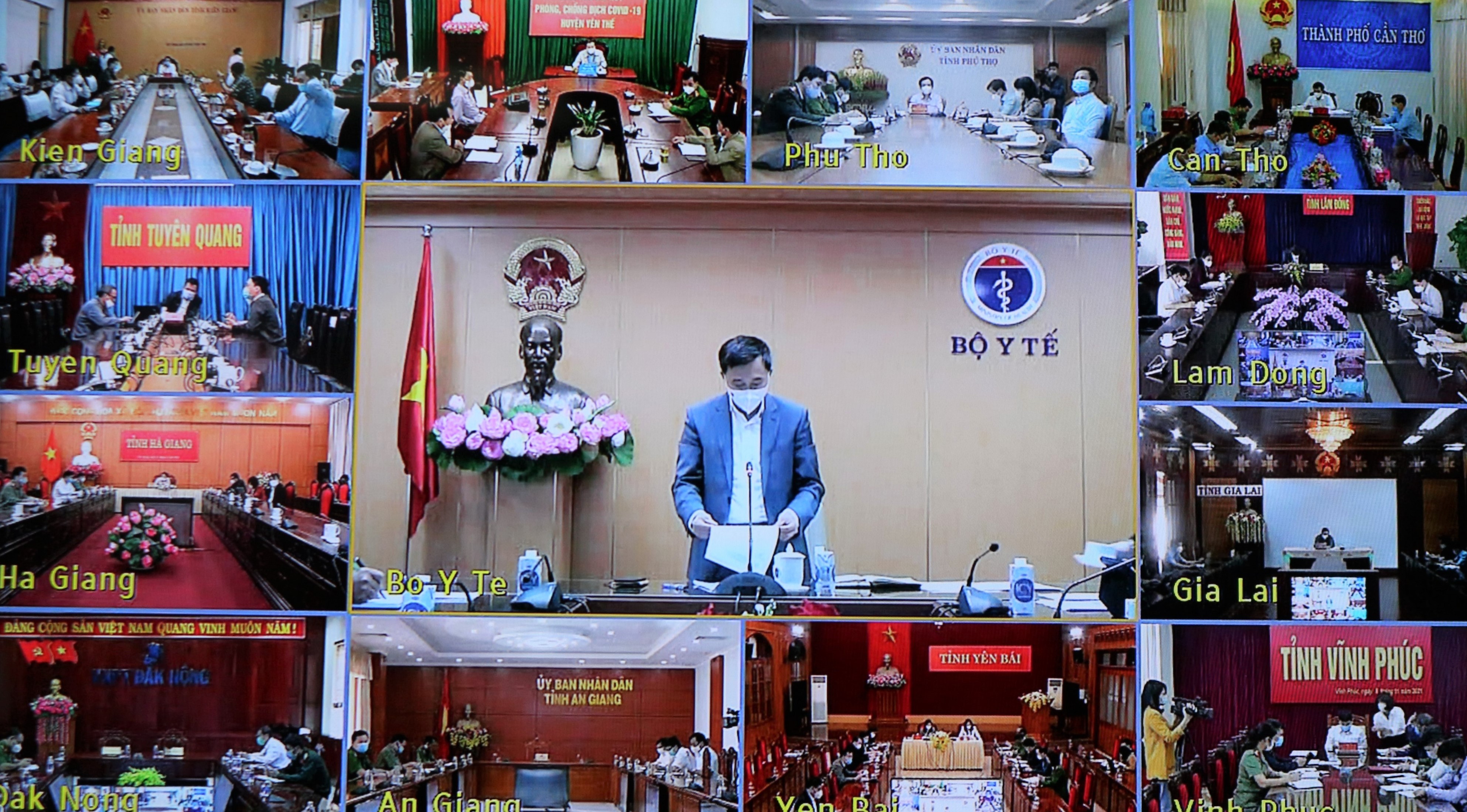 Quán triệt quy trình xác minh thông tin công dân của người dân được tiêm phòng vắc xin phòng COVID-19