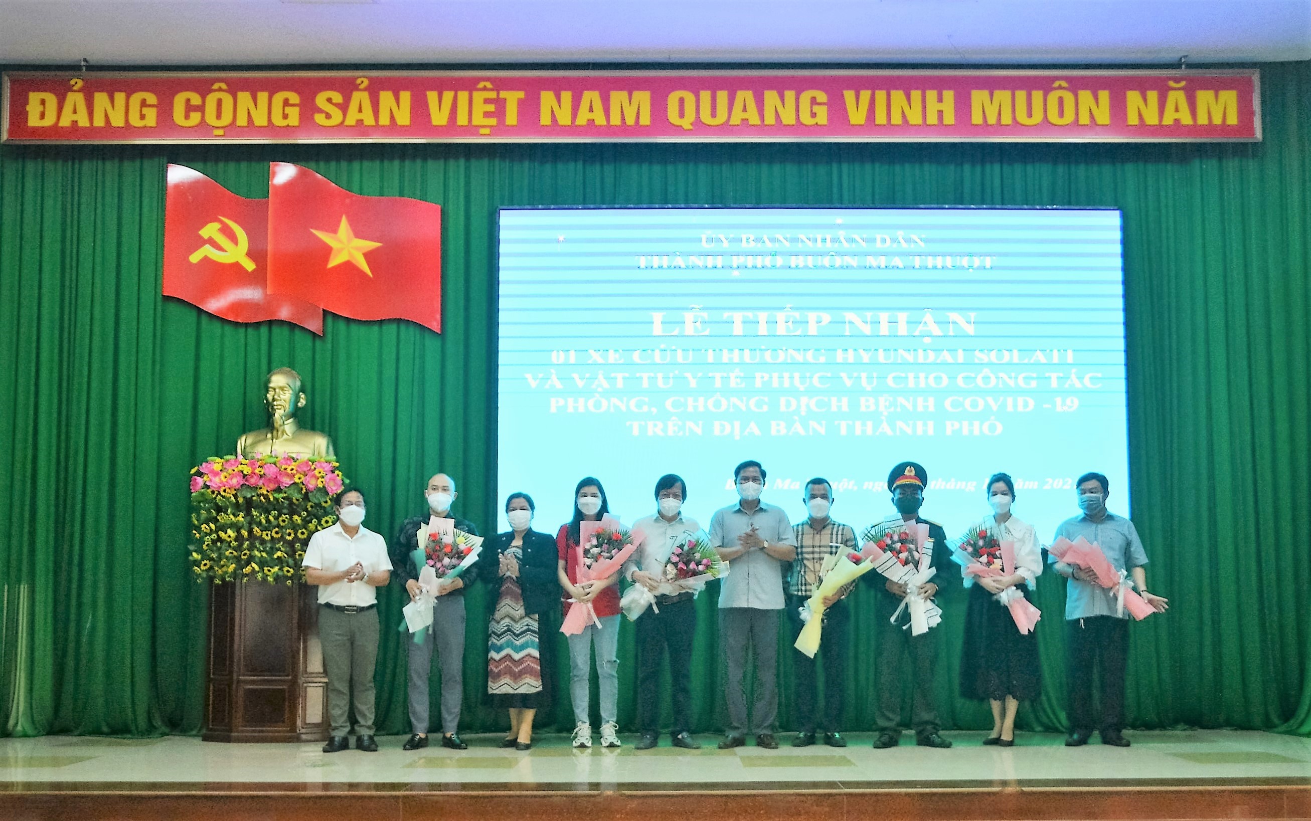 TP.Buôn Ma Thuột: Tiếp nhận vật tư, trang thiết bị y tế phục vụ công tác phòng, chống dịch COVID-19