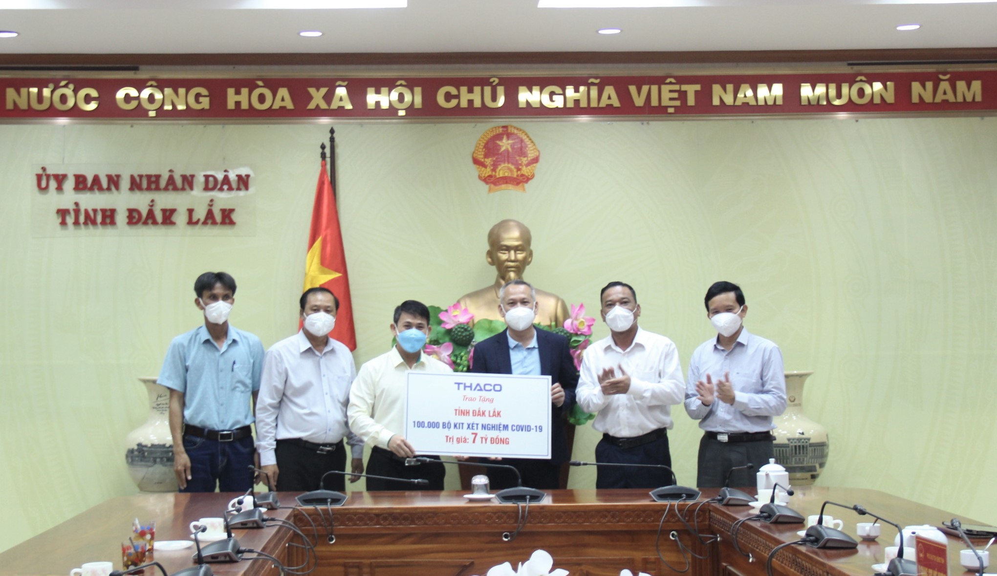 UBND tỉnh tiếp nhận vật tư y tế hỗ trợ công tác phòng, chống dịch COVID-19