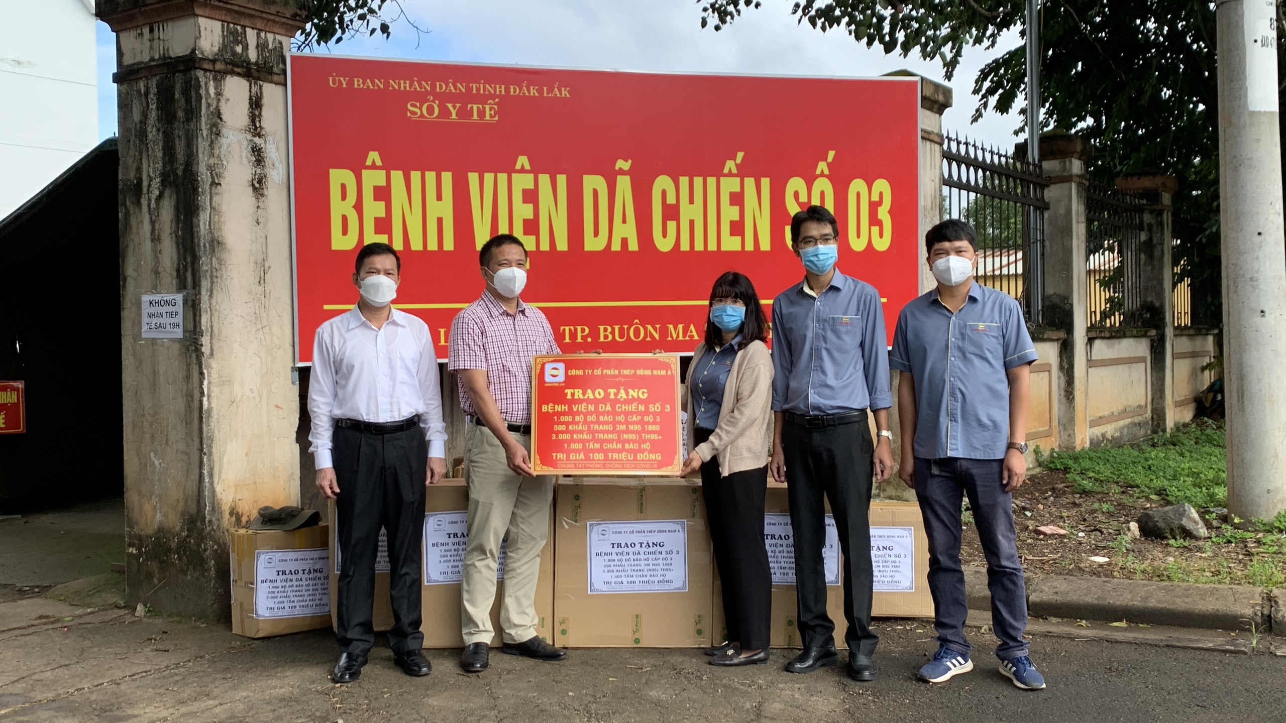 Bệnh viện dã chiến số 3 tiếp nhận trang thiết bị, vật tư y tế
