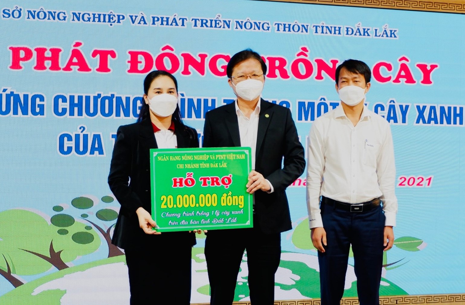 Agribank tỉnh Đắk Lắk tham gia Lễ phát động trồng cây