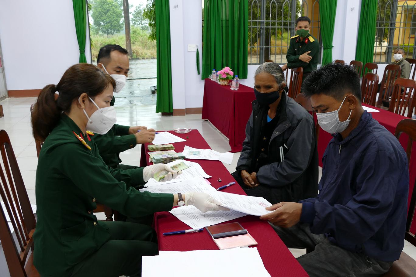 Buôn Đôn chi trả chế độ một lần cho các đối tượng