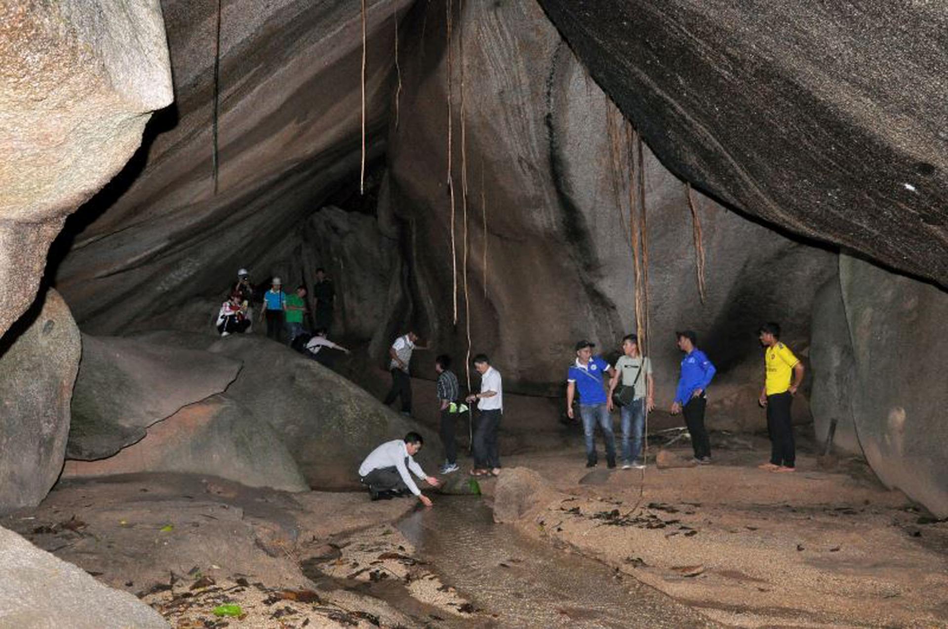 Zoning for protection of scenic relic Ba Tang Waterfall, Krong No Commune, Lak District