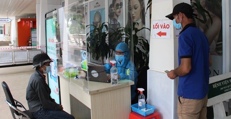 Bệnh viện Mắt Tây Nguyên triển khai dịch vụ xét nghiệm sàng lọc SARS-CoV-2 bằng phương pháp Realtime RT-PCR khẳng định