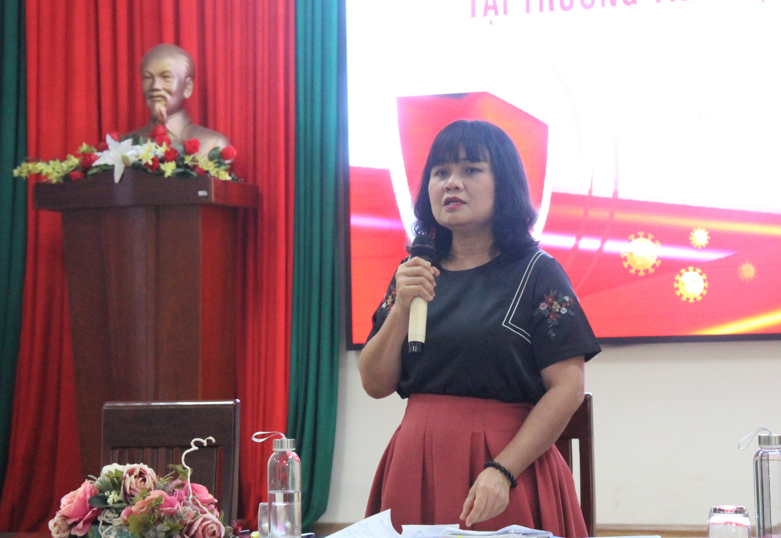 Kiểm tra công tác phòng chống dịch COVID-19 tại Trường Tiểu học, THCS và THPT Hoàng Việt