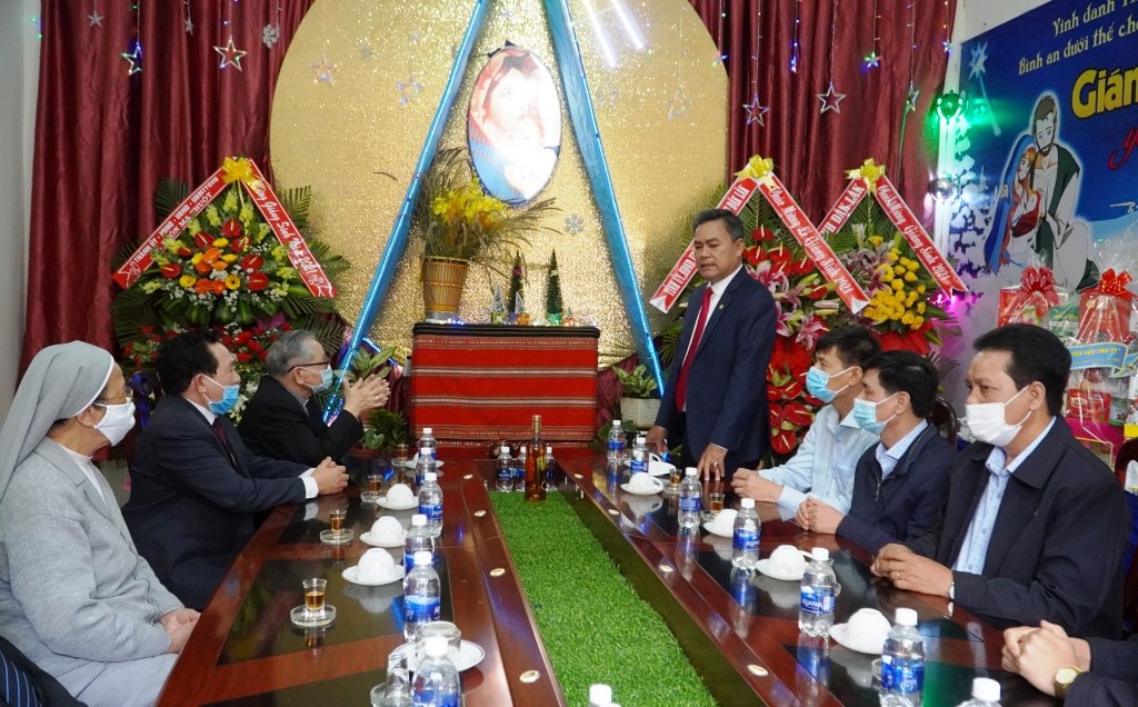 Thường trực Tỉnh ủy thăm, chúc mừng các cơ sở tôn giáo nhân dịp Lễ Giáng sinh năm 2021