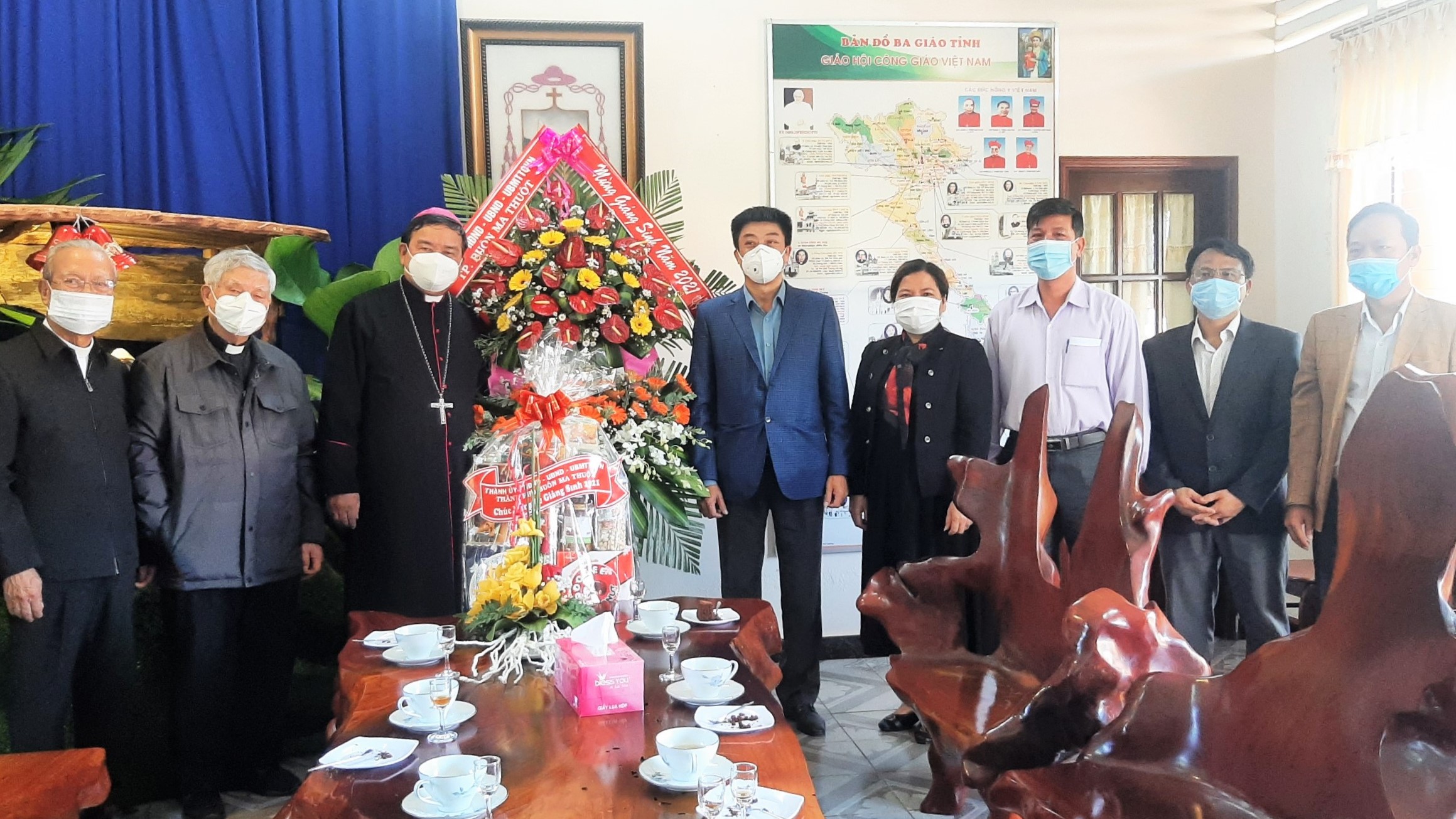 Lãnh đạo TP. Buôn Ma Thuột thăm các tổ chức, cơ sở tôn giáo nhân Lễ Giáng sinh 2021