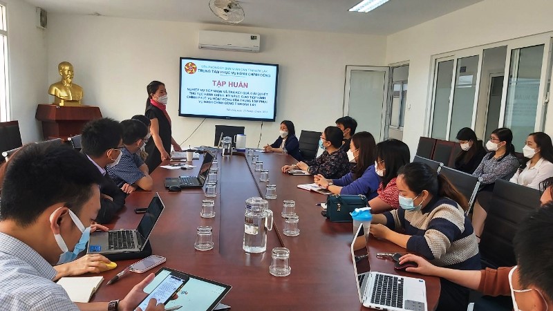 Tập huấn nghiệp vụ giải quyết TTHC và kỹ năng giao tiếp hành chính