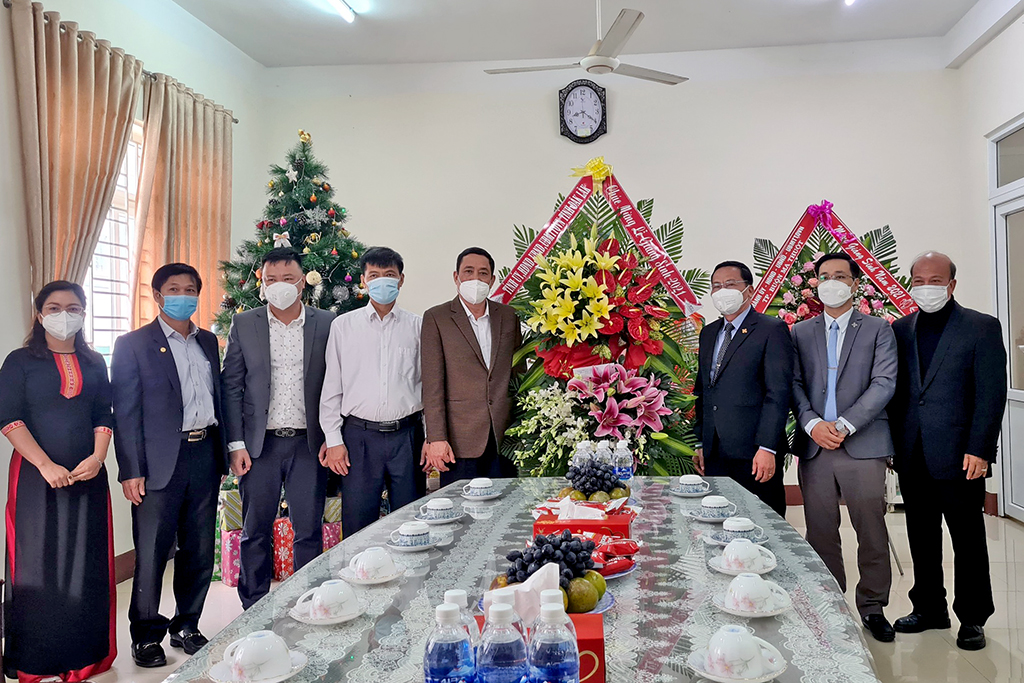 Lãnh đạo tỉnh thăm và chúc mừng các cơ sở tôn giáo nhân lễ Giáng sinh năm 2021