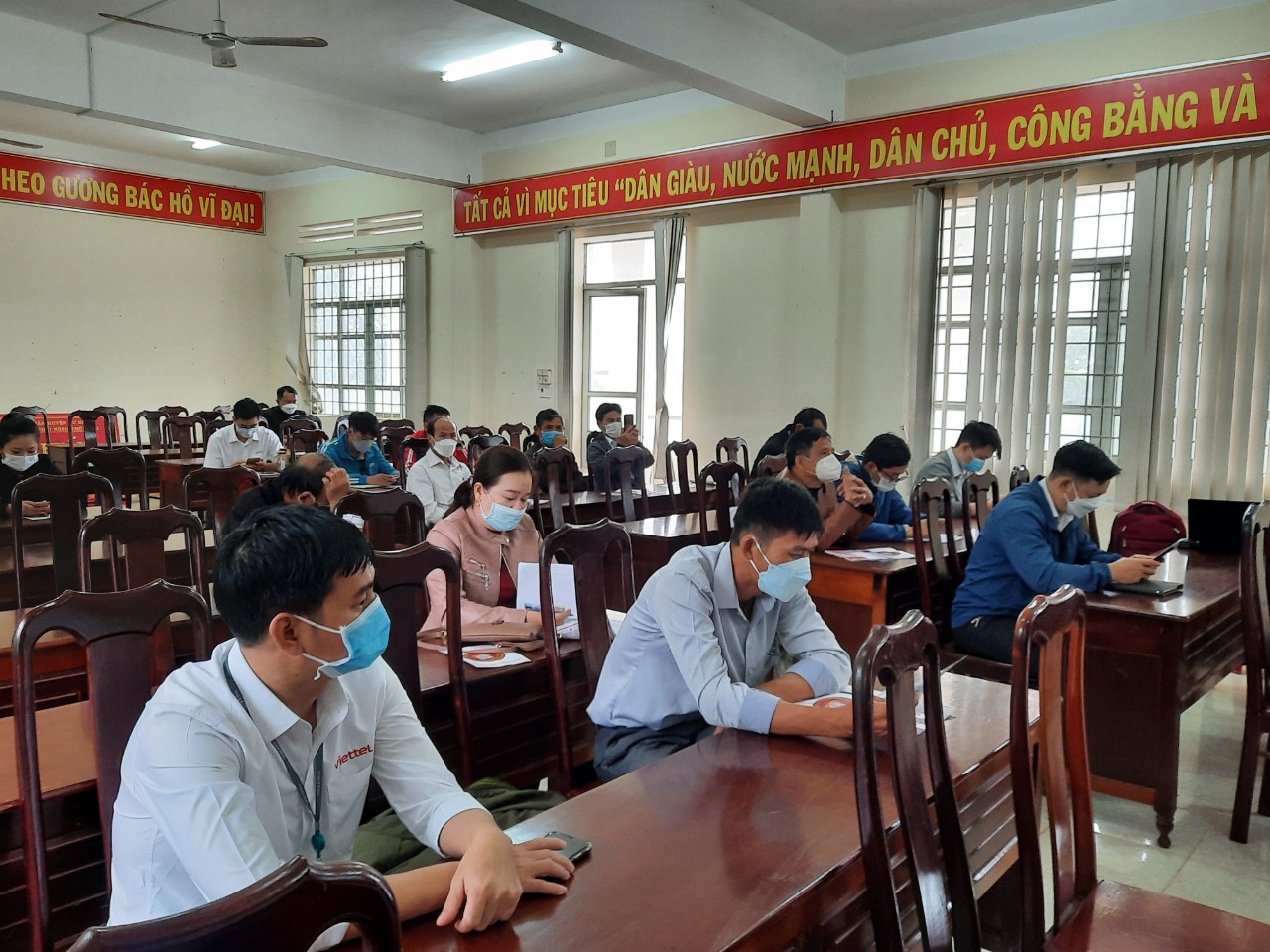 Tập huấn hỗ trợ đưa hộ sản xuất nông nghiệp lên sàn thương mại điện tử tại huyện Cư Kuin