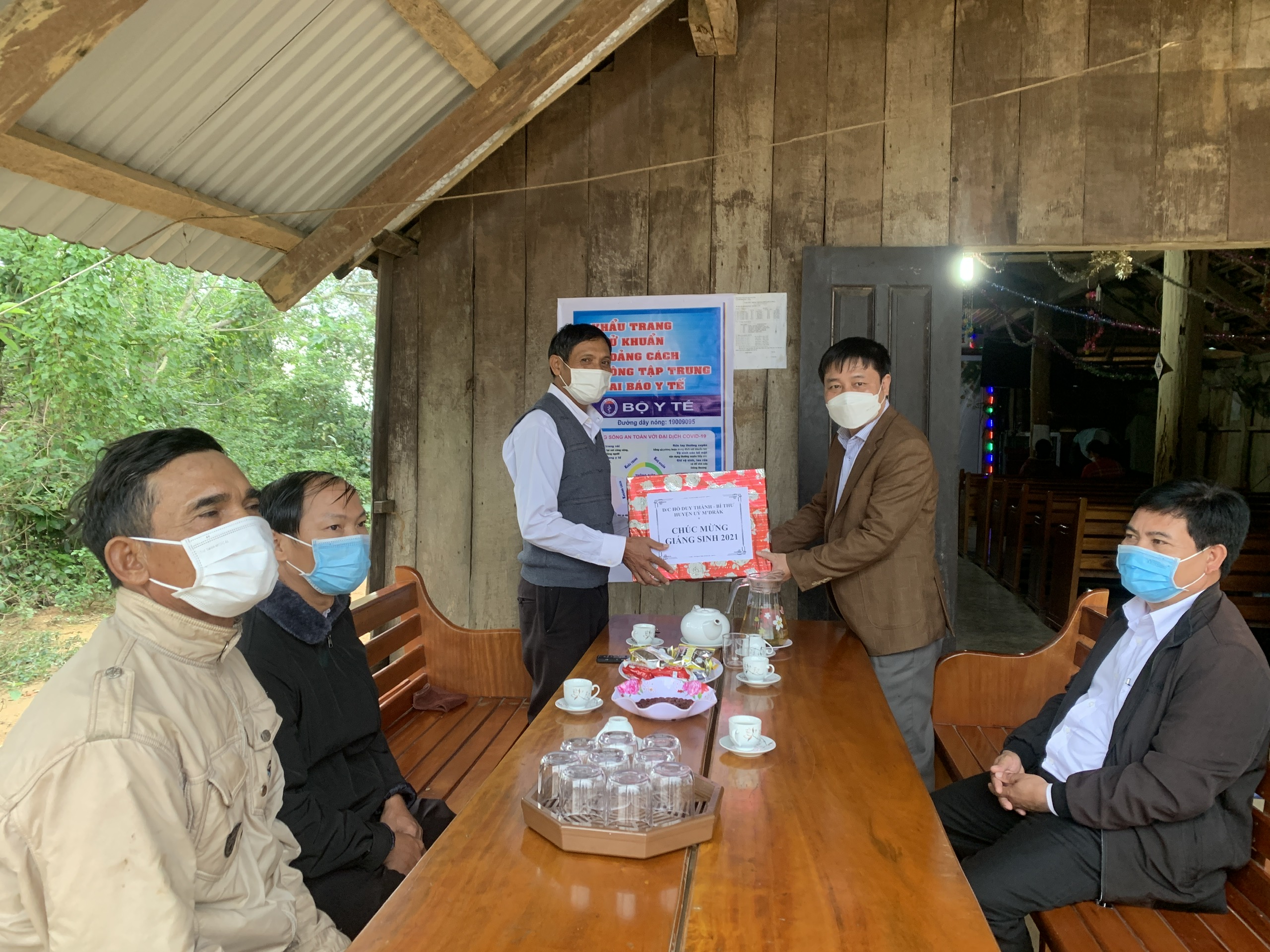 Huyện M'Drắk thăm, chúc mừng các cơ sở tôn giáo nhân dịp Giáng sinh năm 2021