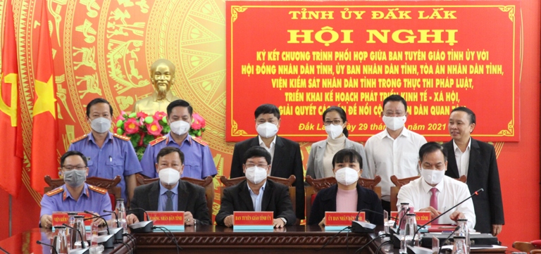 Ký kết chương trình phối hợp trong thực thi pháp luật, phát triển kinh tế - xã hội