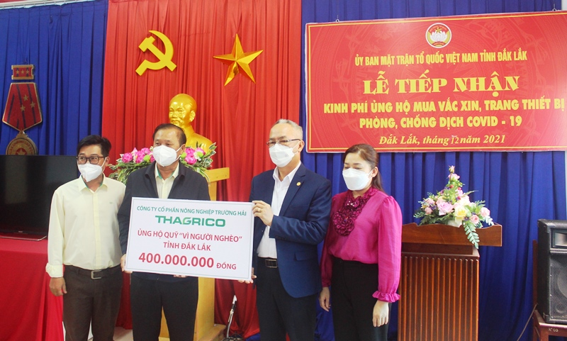 Trường Hải THAGRICO tặng Quỹ vì người nghèo tỉnh 400 triệu đồng