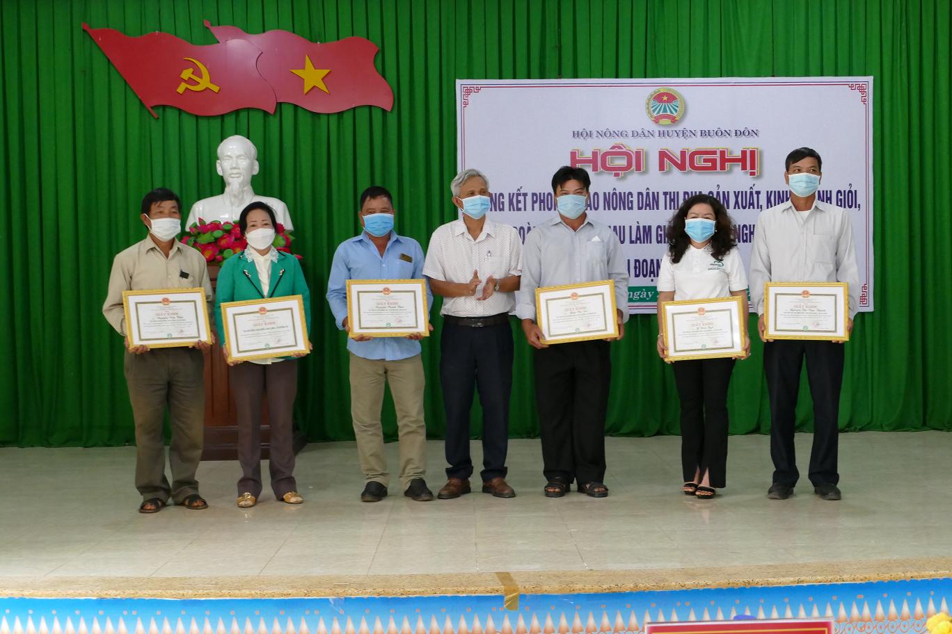 Tổng kết phong trào nông dân sản xuất kinh doanh giỏi huyện Buôn Đôn giai đoạn 2017 – 2021