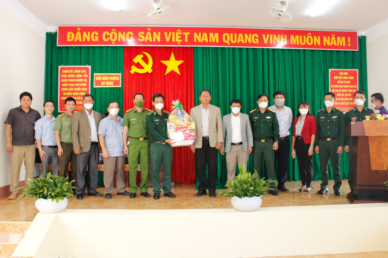 Lãnh đạo huyện Buôn Đôn thăm, chúc tết các đồn Biên phòng nhân dịp Tết Nguyên đán Nhâm Dần 2022