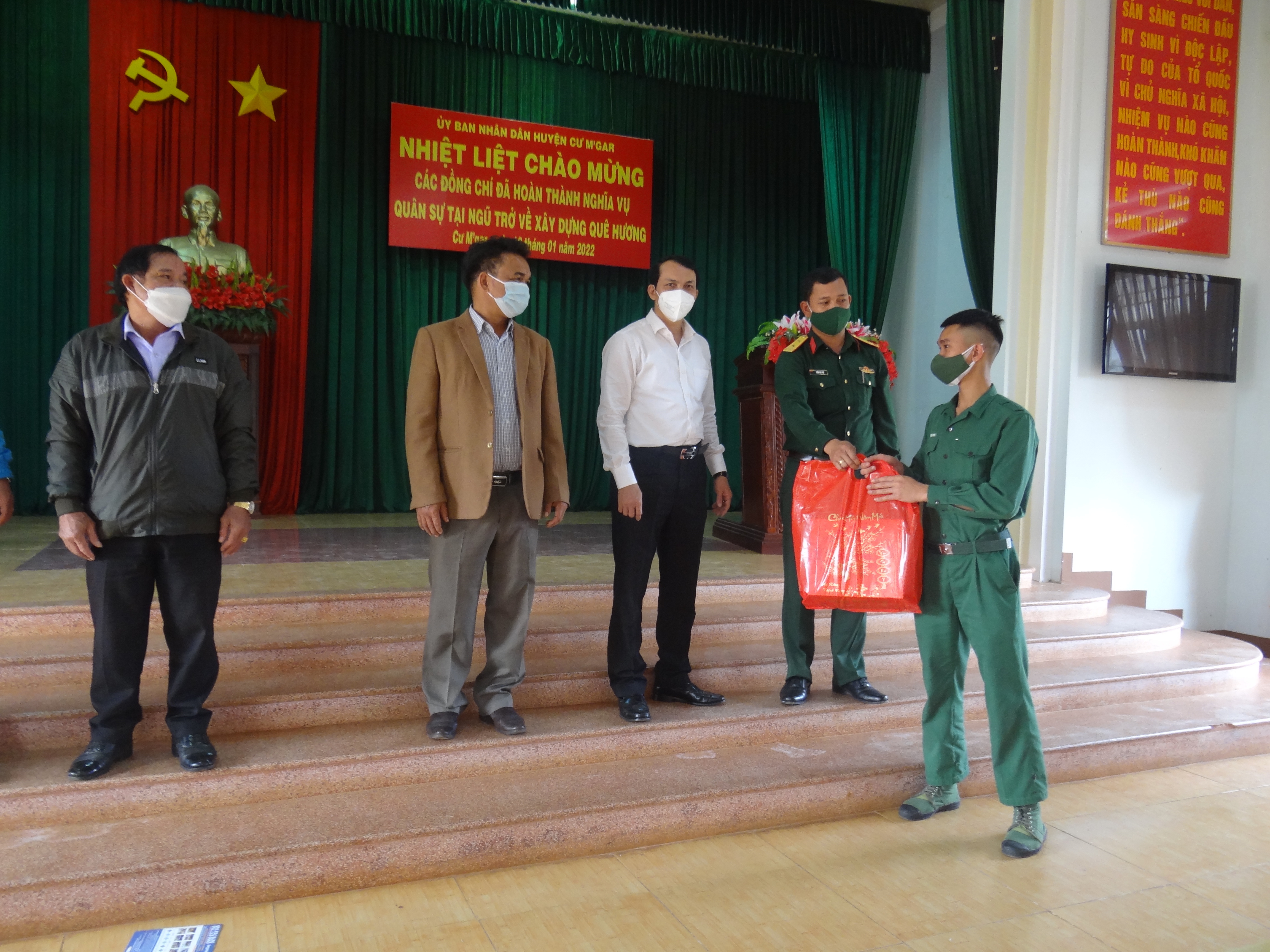 Huyện Cư M’gar đón 214 quân nhân xuất ngũ trở về địa phương