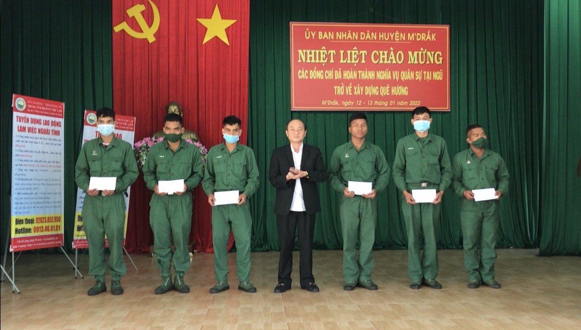 Huyện M'Drắk đón 107 quân nhân hoàn thành nghĩa vụ quân sự trở về địa phương