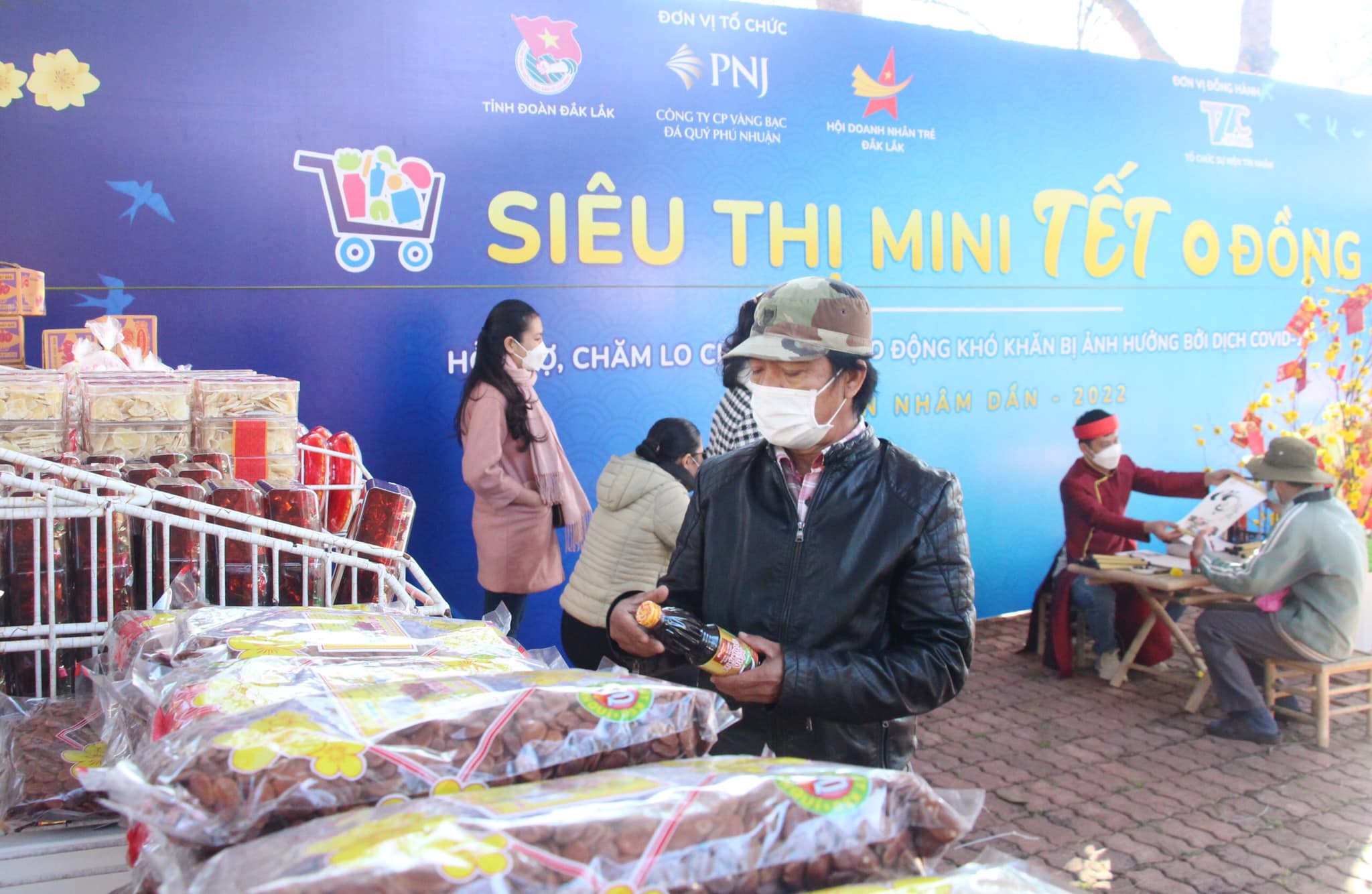“Siêu thị mini Tết 0 đồng” hỗ trợ người lao động khó khăn đón Tết