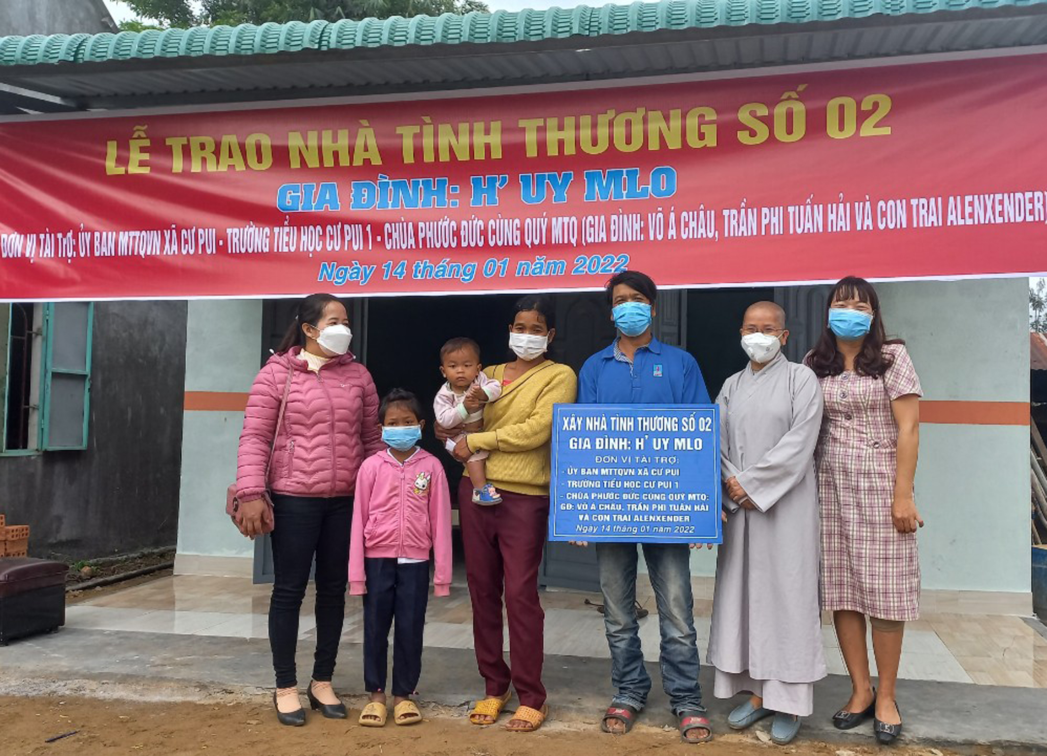 Trao nhà tình thương cho hộ nghèo huyện Krông Bông