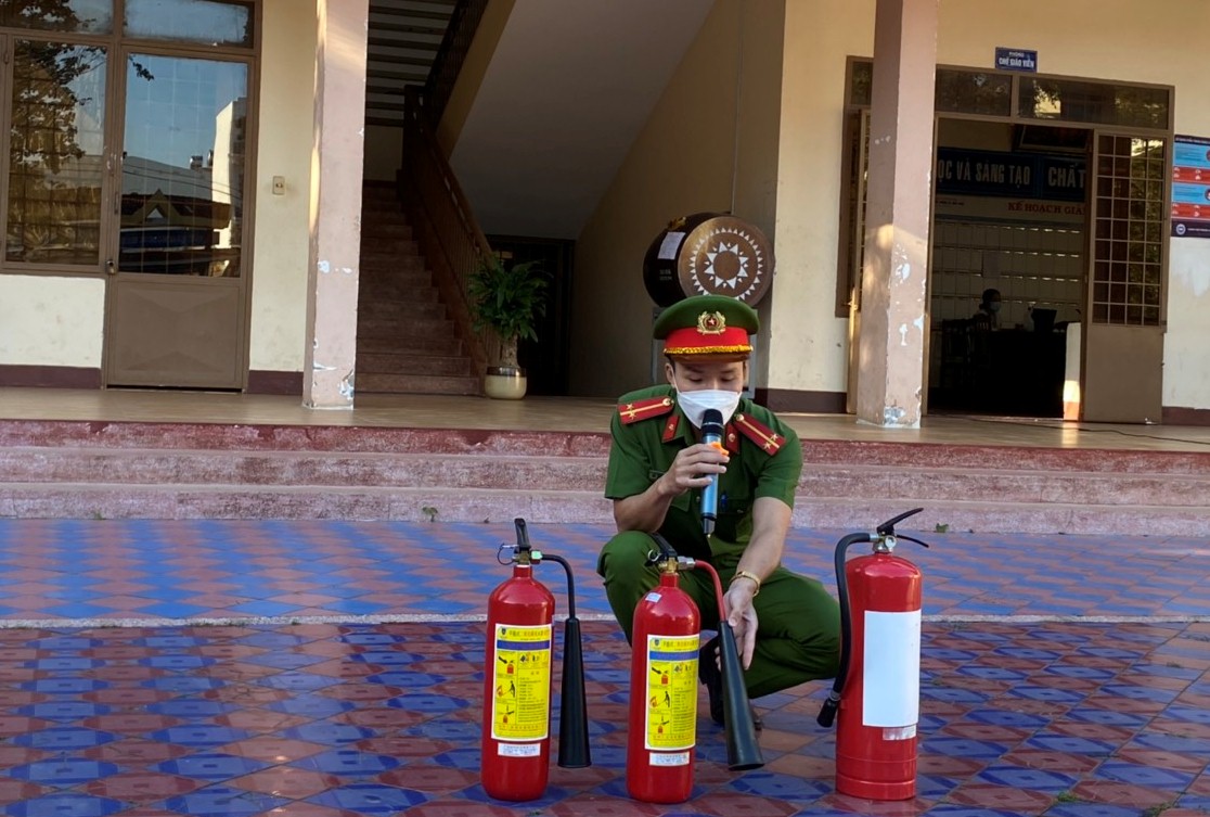 Tuyên truyền kiến thức phòng cháy chữa cháy cho học sinh