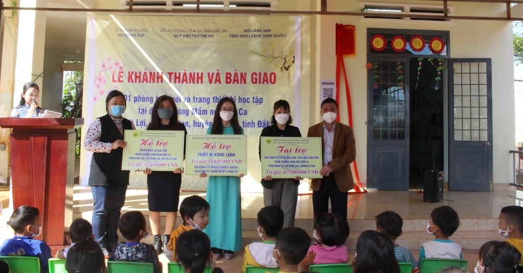 Quỹ Bảo trợ trẻ em tỉnh bàn giao phòng học tặng trường mầm non (huyện Ea Súp)