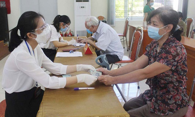 Quyết định về việc phê duyệt danh sách và kinh phí hỗ trợ hộ kinh doanh gặp khó khăn do đại dịch COVID-19 (đợt 90) trên địa bàn huyện Buôn Đôn