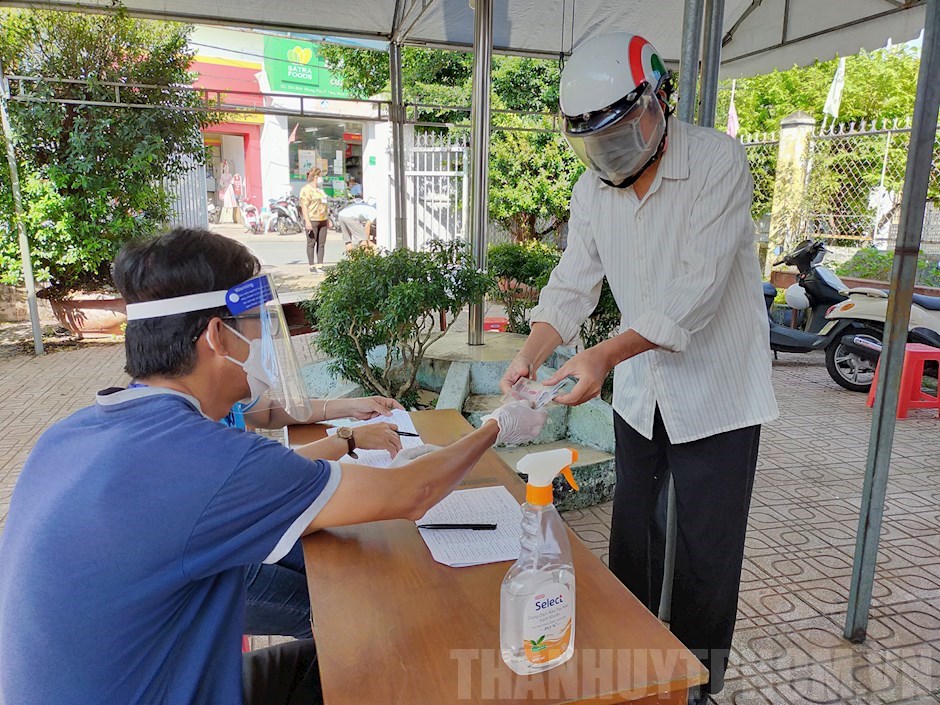 Quyết định phê duyệt danh sách và kinh phí hỗ trợ hộ kinh doanh gặp khó khăn do đại dịch COVID-19 (đợt 100) trên địa bàn thành phố Buôn Ma Thuột