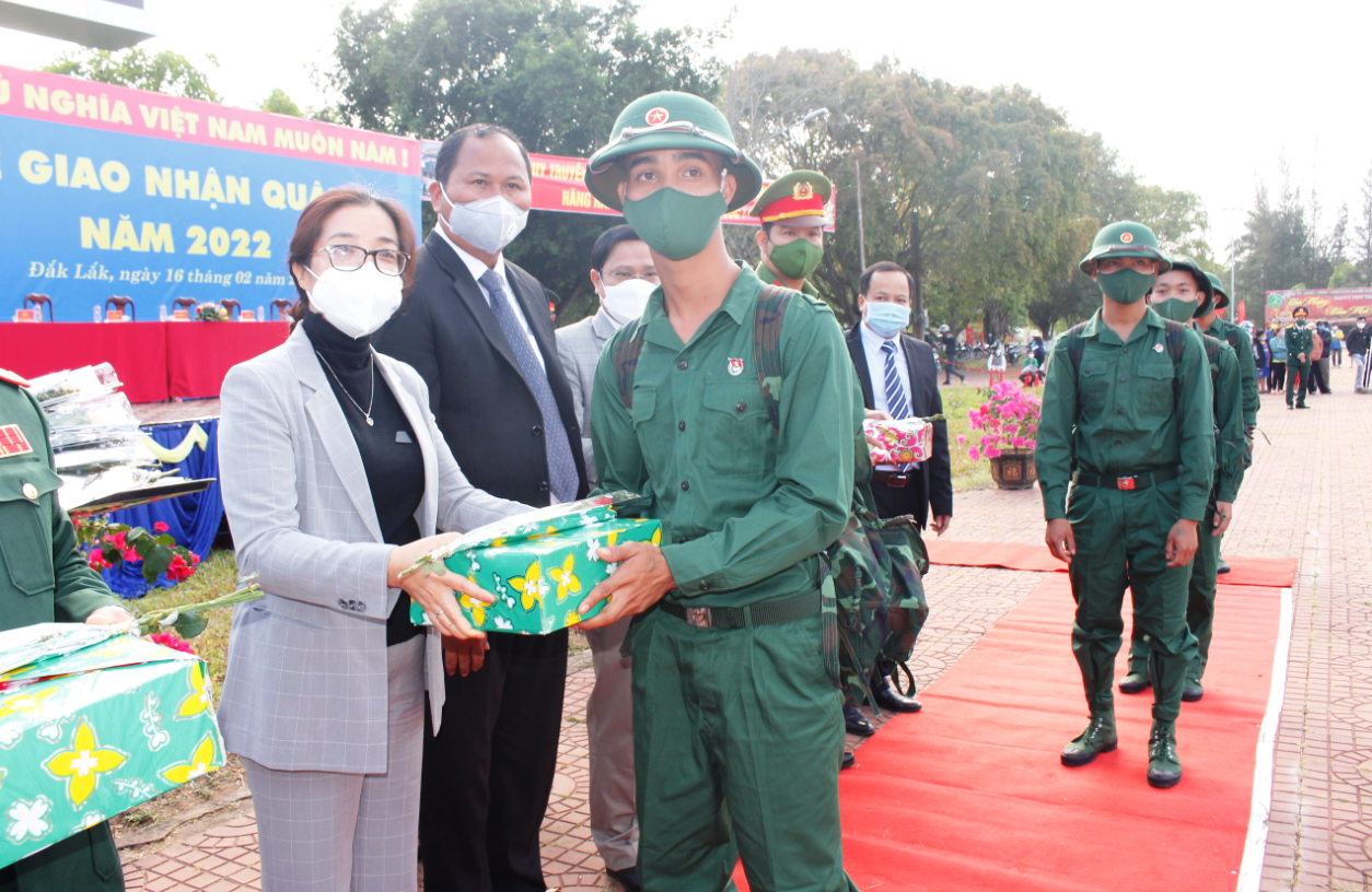 Huyện Buôn Đôn tổ chức lễ giao nhận quân năm 2022