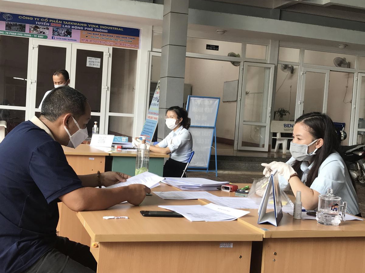 Quyết định phê duyệt danh sách và kinh phí hỗ trợ người lao động ngừng việc gặp khó khăn do đại dịch COVID-19 (đợt 39) trên địa bàn thành phố Buôn Ma Thuột