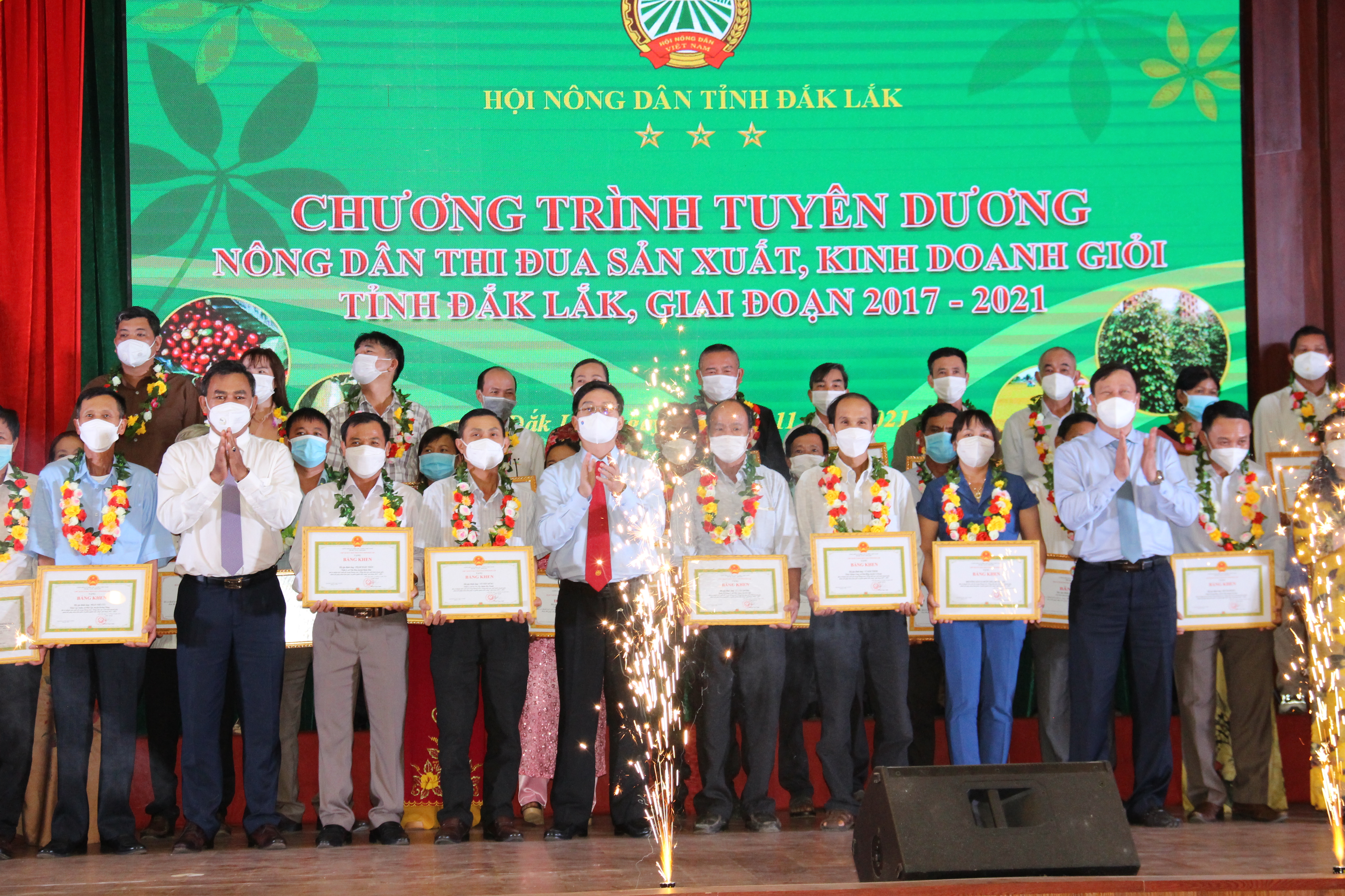 Summary of the emulation movement “Good farmers in production and business, and solidarity to help each other get rich and sustainably reduce poverty” in the period 2017 - 2021