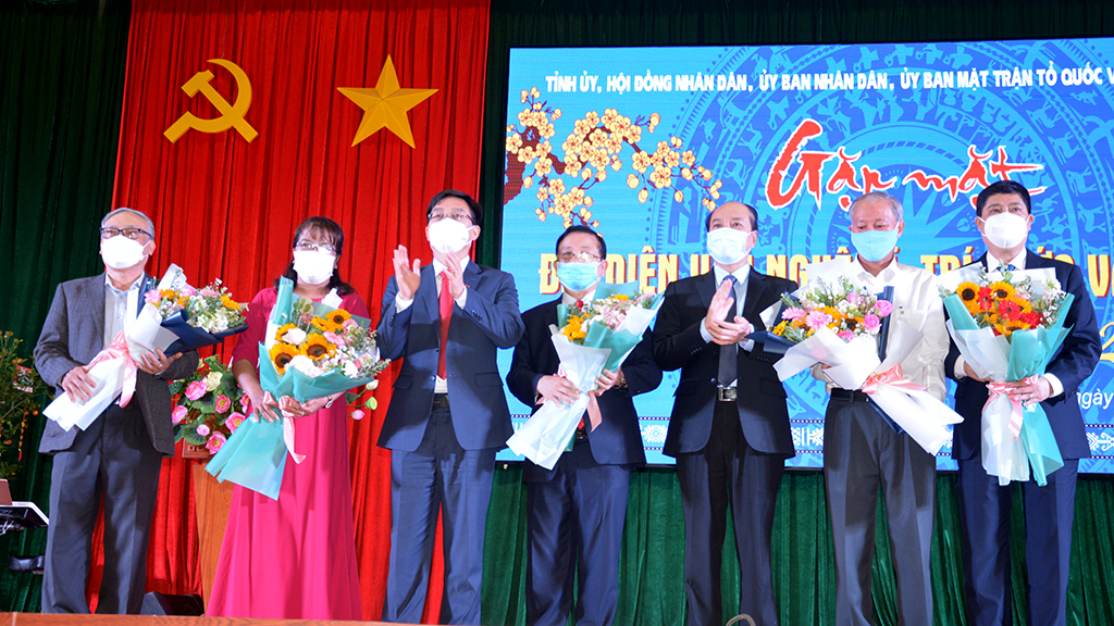 Meeting with writers, artists, intellectuals and journalists on the occasion of Lunar New Year 2022