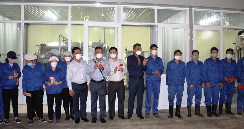 Deputy Secretary of the Party Committee of Dak Lak Province Y Bier Nie visits An Thai Development and Investment Joint Stock Company on the occasion of Lunar New Year