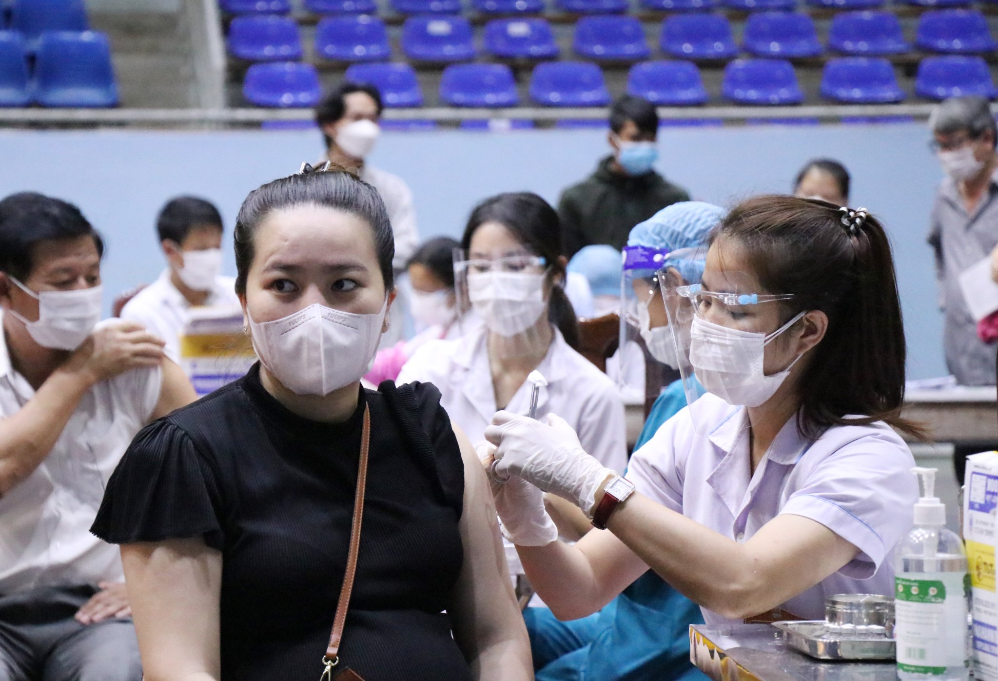 Thêm 2.882 trường hợp dương tính và 2 bệnh nhân COVID-19 tử vong trong ngày 7/3