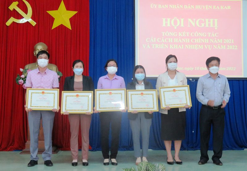 Huyện Eakar tập trung tuyên truyền, cung ứng thủ tục hành chính mức độ 3, mức độ 4 trong năm 2022