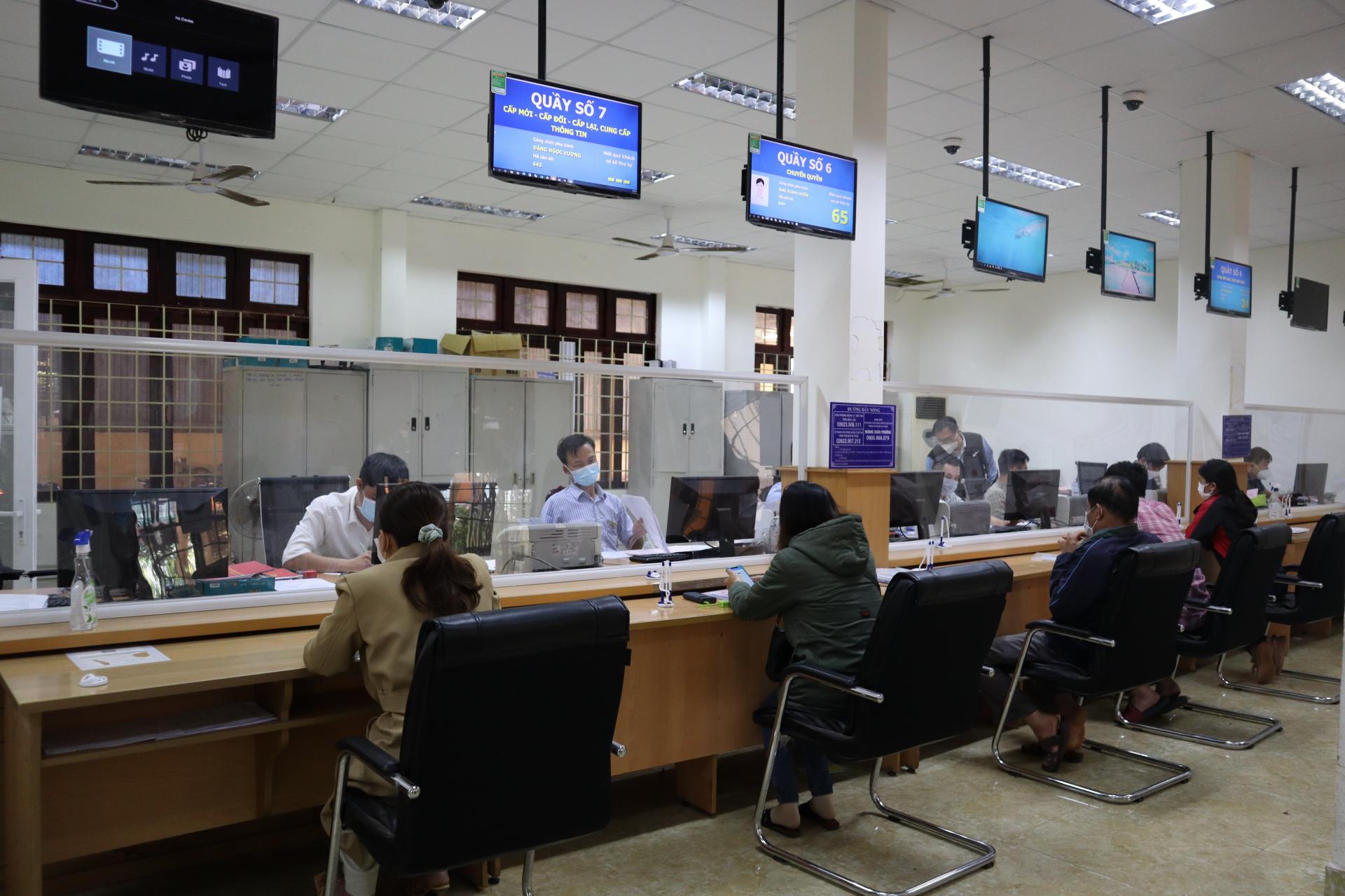 Nâng cao chất lượng cung ứng dịch vụ về đất đai cho người dân